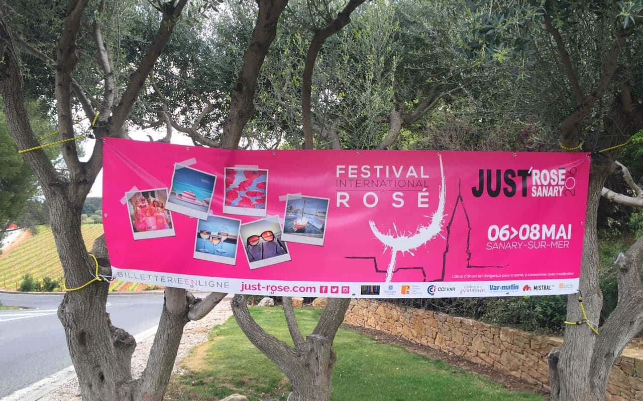 PLV Just'Rosé - Bâches publicitaires (ici au Dolce Frégate - événement Open Just'Rosé DS)