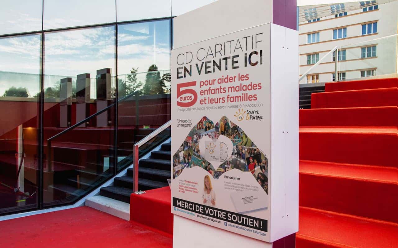 Affiche de promotion du CD caritatif de Sourire & Partage